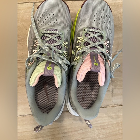 Nike Women's Pegasus Trail 5 Running Shoes, green pink, sz 10, NWB - Picture 4 of 8